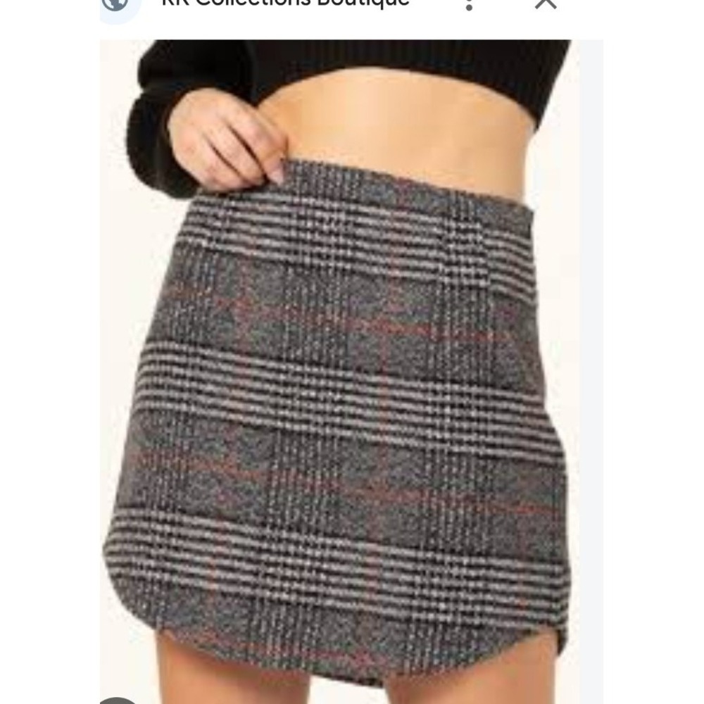 HYFVE Plaid Mini Skirt -Women SZ M gray black red curved hem side zip academia